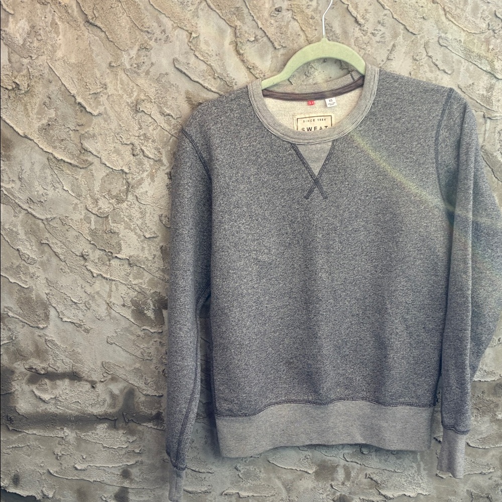 Uniqlo Gray Crewneck Sweatshirt Size Worn 1X Very Comfy and Warm